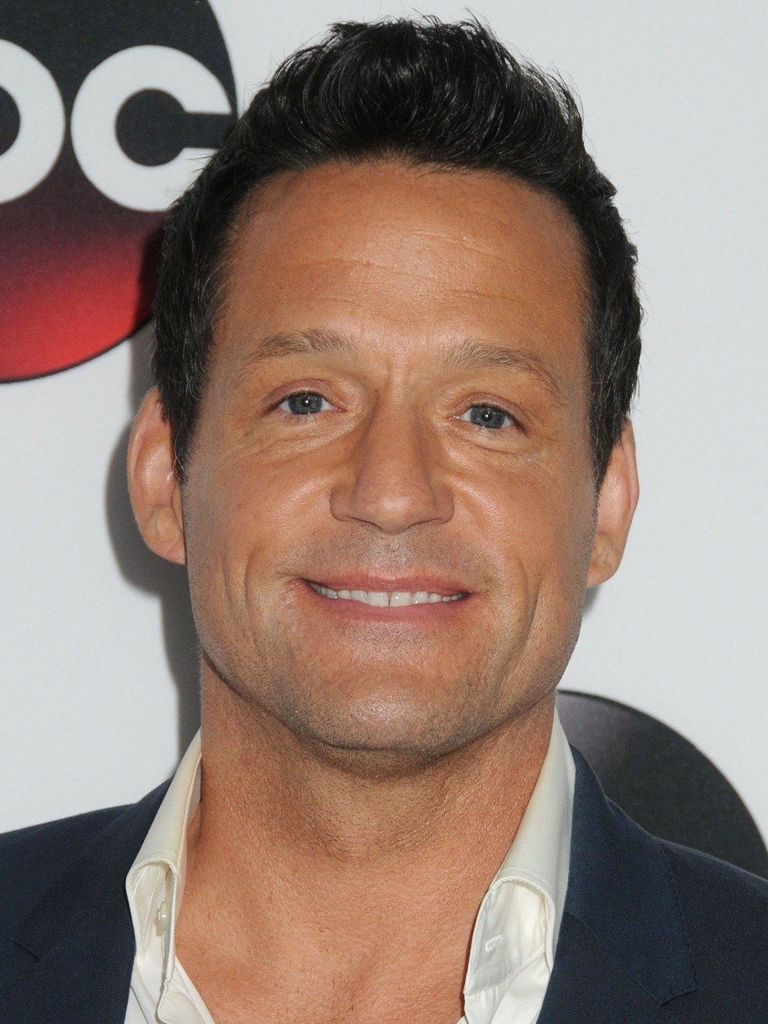 How tall is Josh Hopkins?